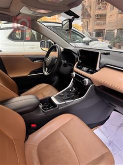 تۆیۆتا ڕاڤ 4